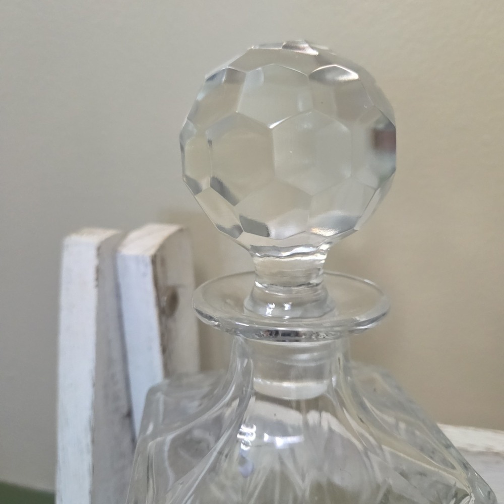 Vintage Cut Crystal Square Decaner With Faceted Stopper 9.5 inch - Picture 2 of 15